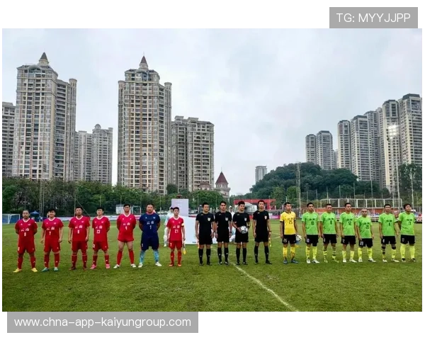 职业球员是否接受关于媒体沟通与表达能力训练，职业球员和业余球员对抗